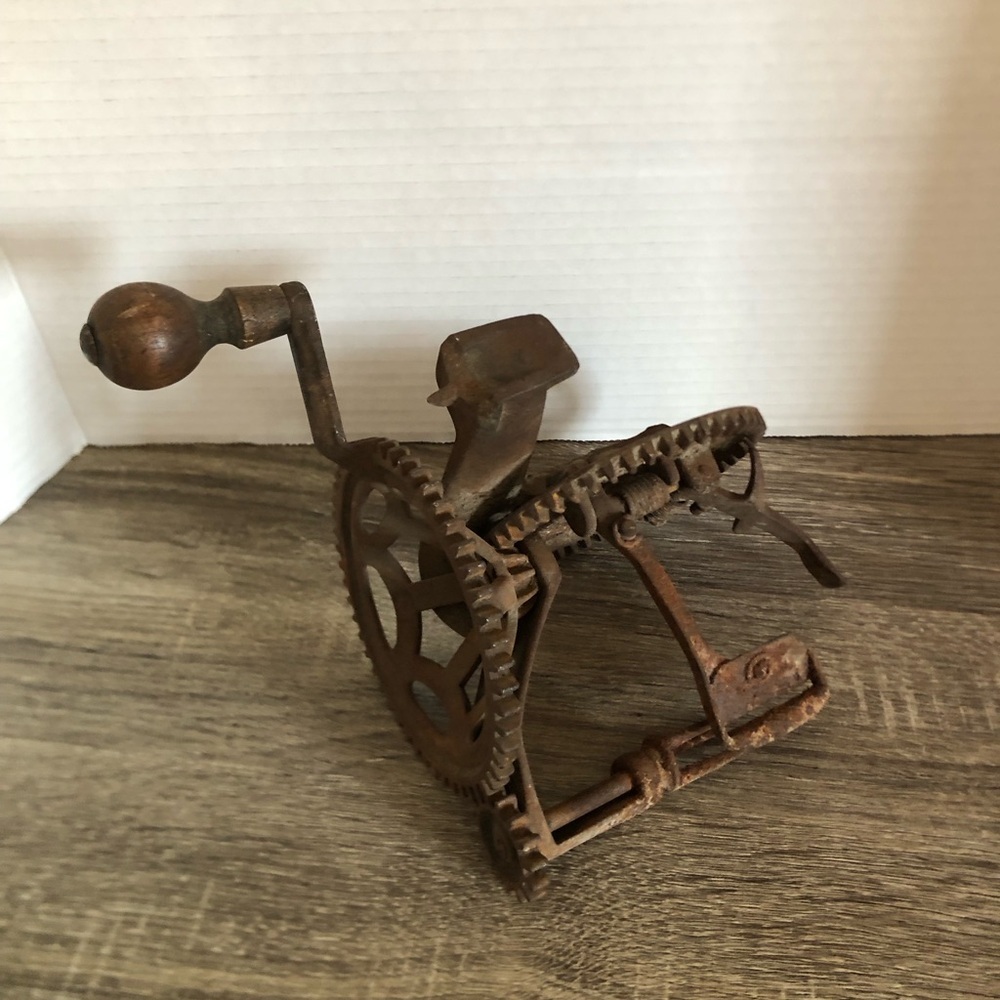 Antique Hand Crank Veggie Peeler